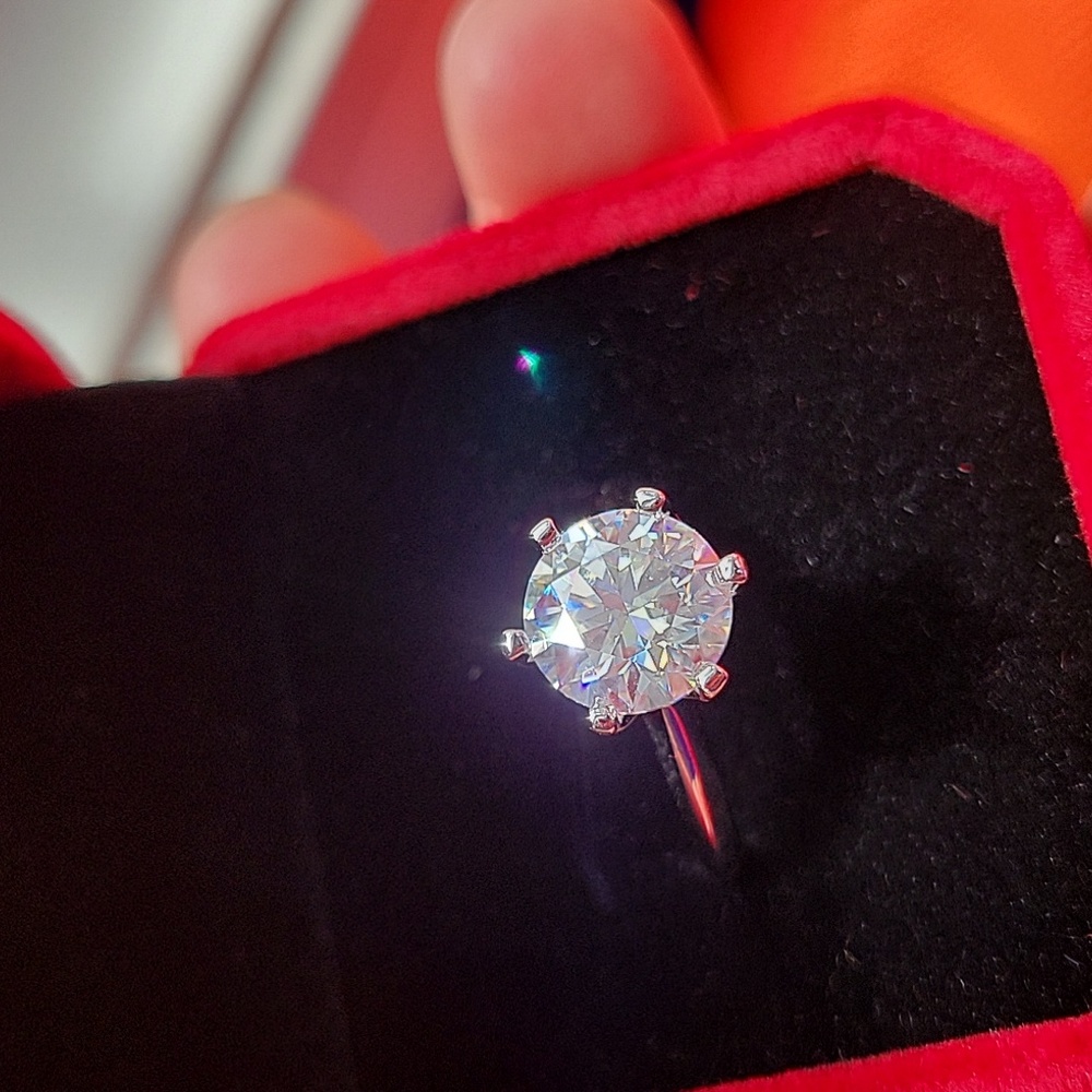 Certificates authentic 4ct moissanite ring Size 6.5